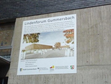 Mensa in Holz mit Deckenelementen von Lignotrend 