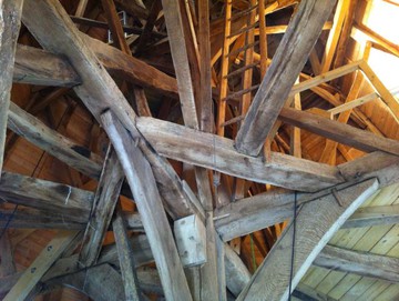Glockenstuhl der Kirche in Rahden
