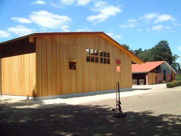 Reithalle in Vechta Fassade mit Lärchenholz