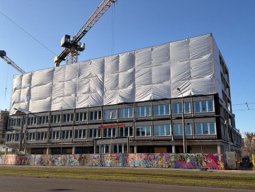 Bürogebäude mit Produktionshalle der Firma EcoCool aus Holz