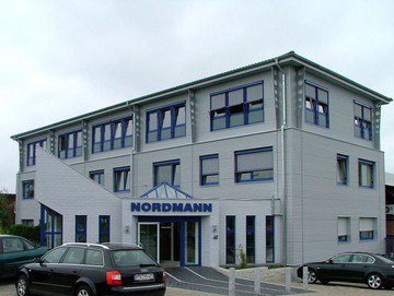 Auftockung in Holzrahmenbau des Bürogebäudes der Firma Nordmann