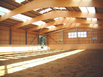 Reithalle aus Holz